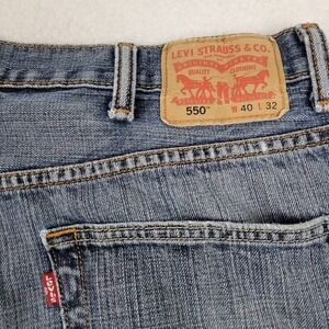 Levis 550 Relaxed Jeans Mens 40 x 32 Measures 37 x 30 Blue 100% Cotton Distress